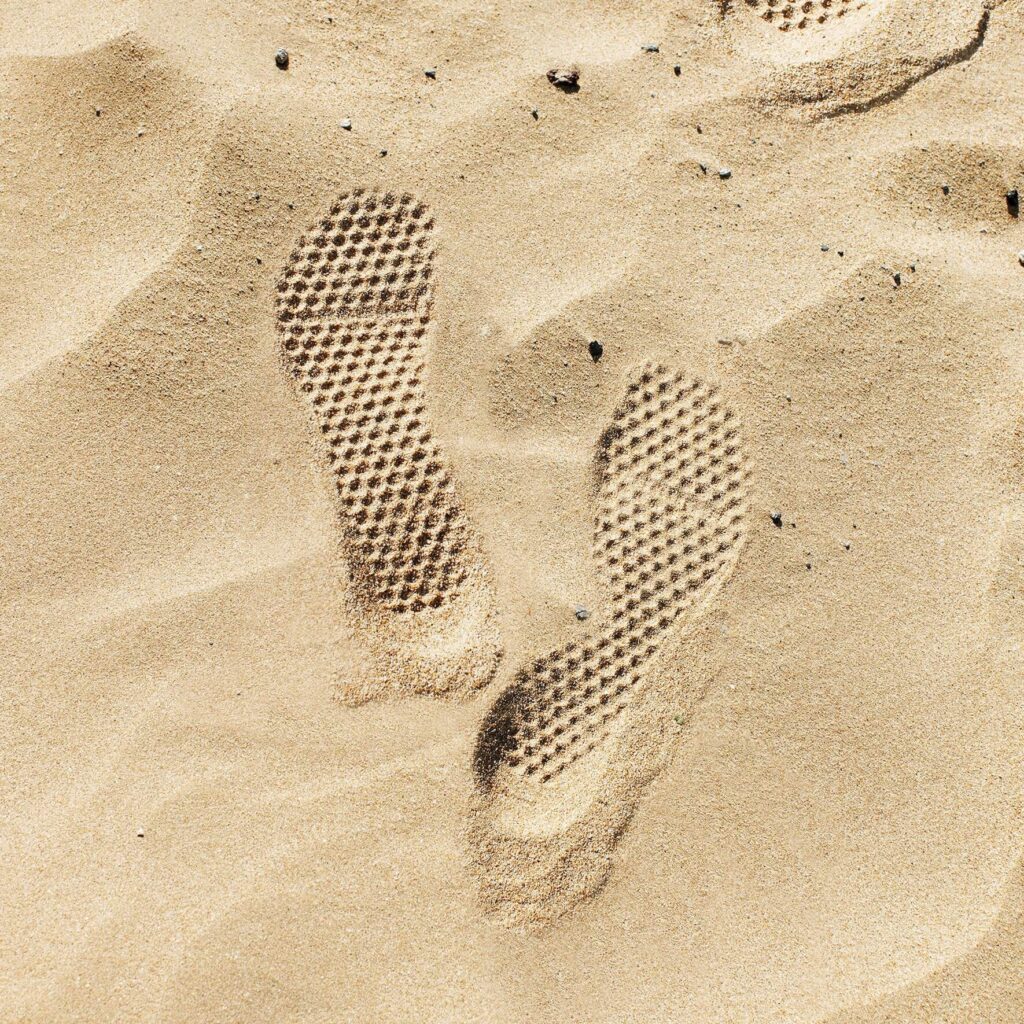 Abdruck von leguano Barfußschuhen zum Barfußlaufen im Sand